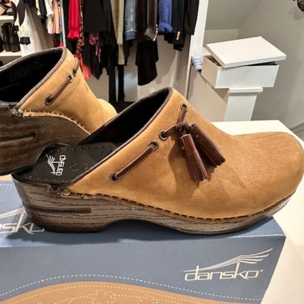 DANSKO Shannon Milled Nubuck Clogs.  Size 39